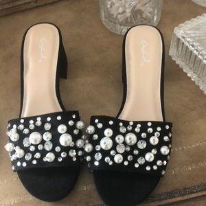 Ladies slides with pearls